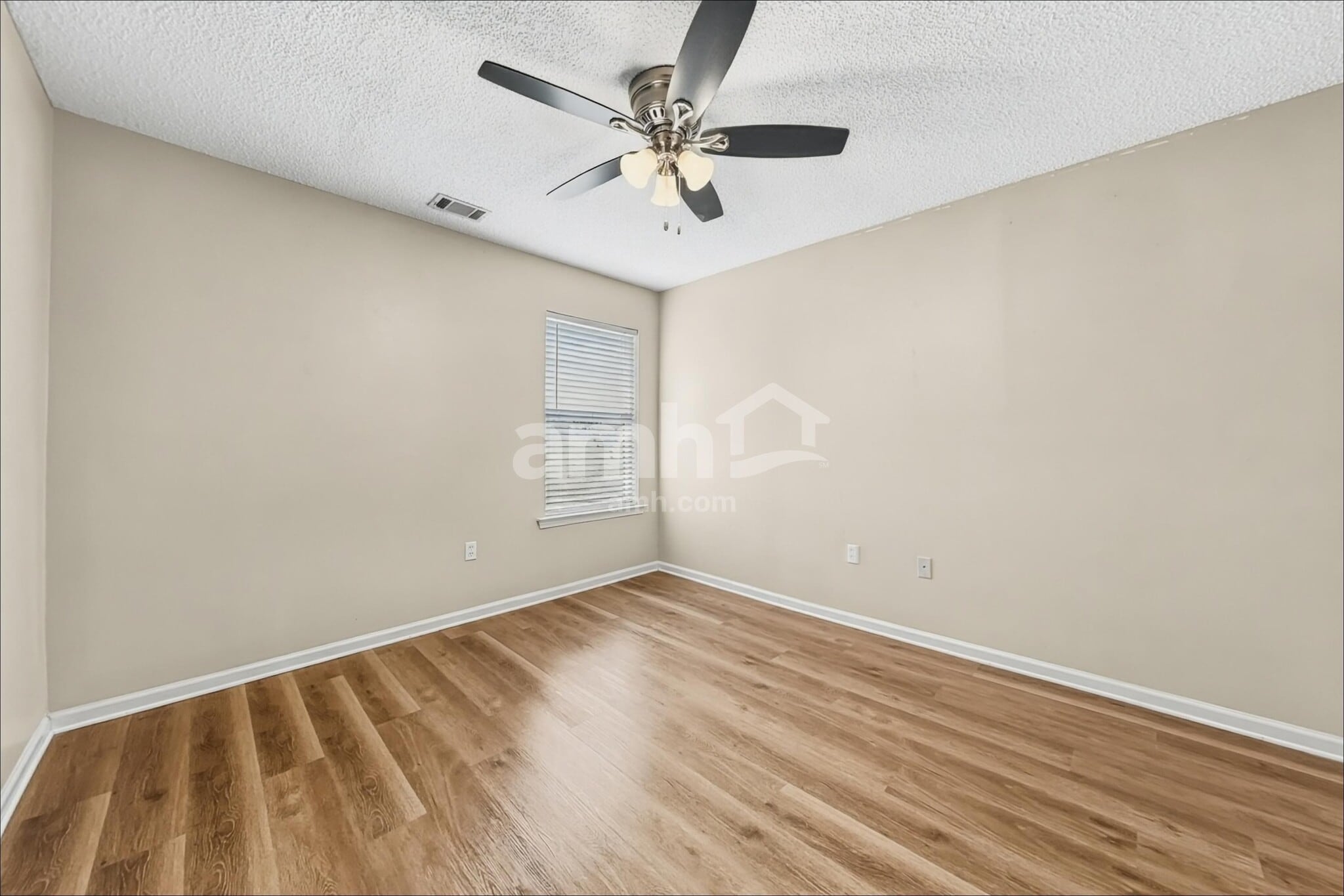 Building Photo - 8 Sandy Pond Ct