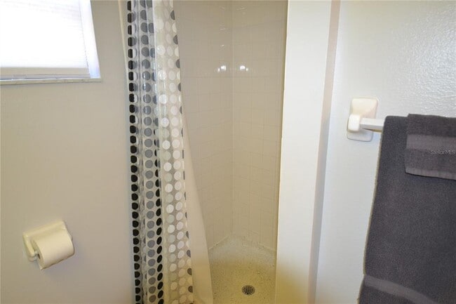 Building Photo - 284 Woodlake Wynde