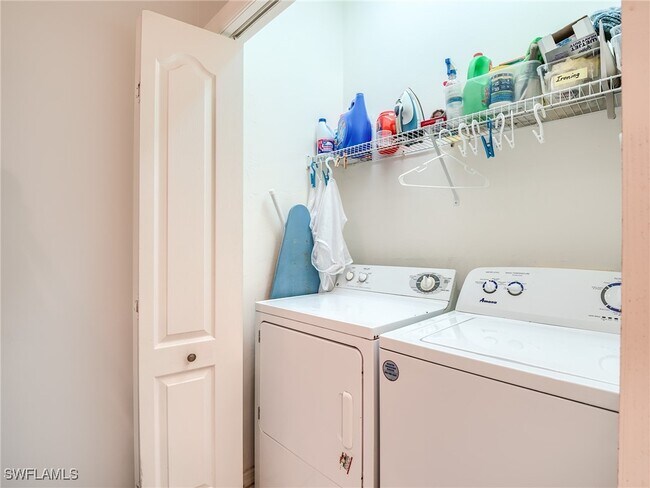 Building Photo - 8680 Cedar Hammock Cir