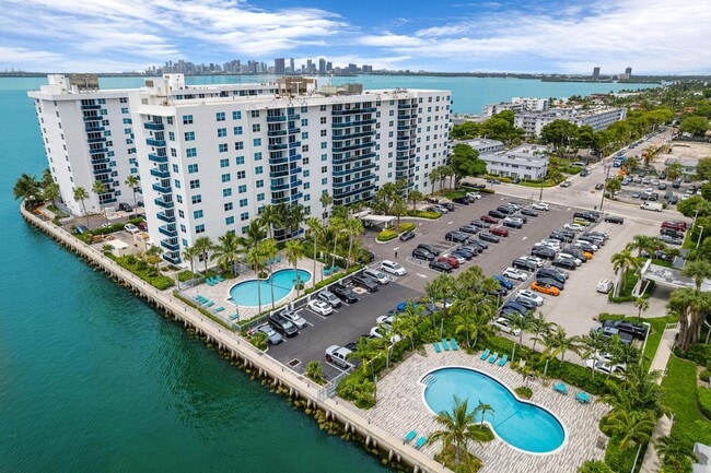 Building Photo - 7501 E Treasure Dr