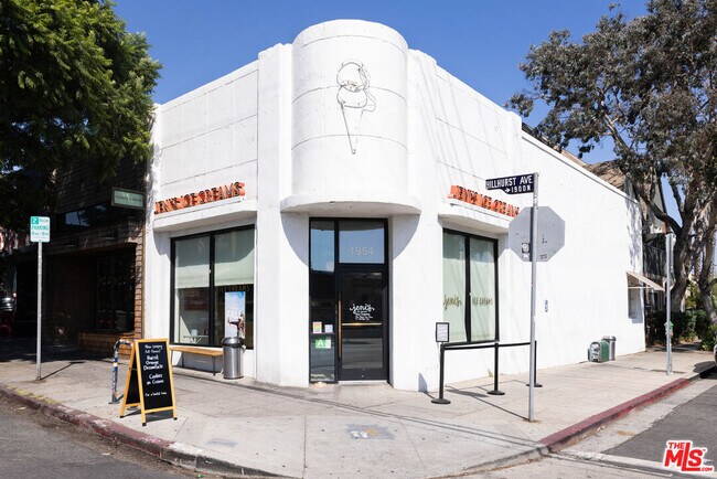 Building Photo - 2020 Mayview Dr