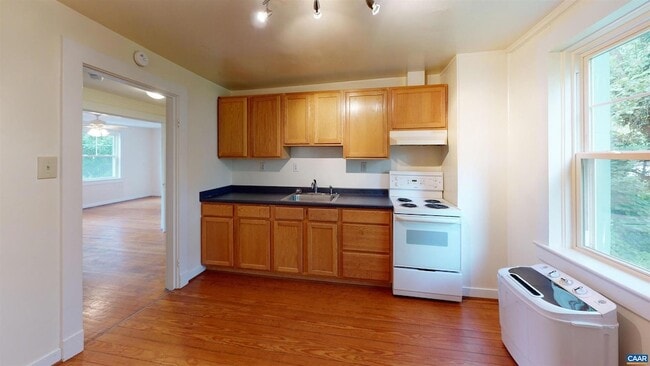 Building Photo - 1302 Crozet Ave