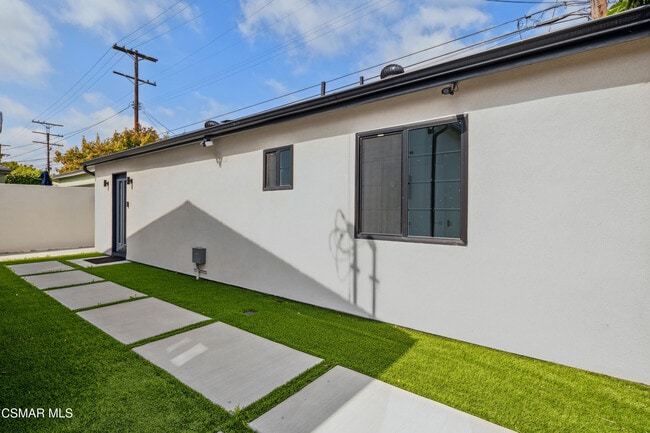 Building Photo - 3976 McLaughlin Ave
