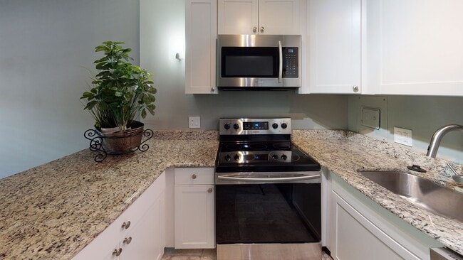 Building Photo - Live in the Heart of Fort Sanders | 1BR Condo Near UTK with Pool, Parking & City Views