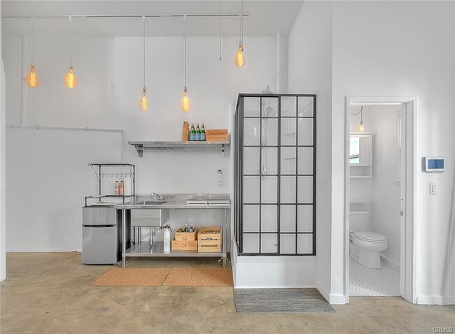 Building Photo - 1135 N La Brea Ave
