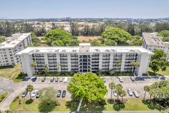 Building Photo - 2650 S Course Dr