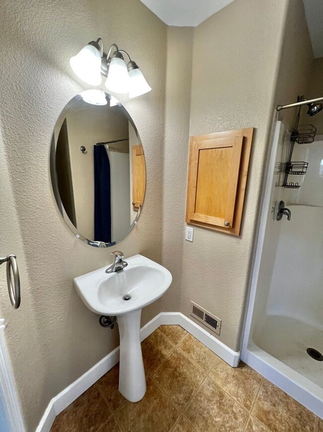 Building Photo - 4101 Crittenton Ln