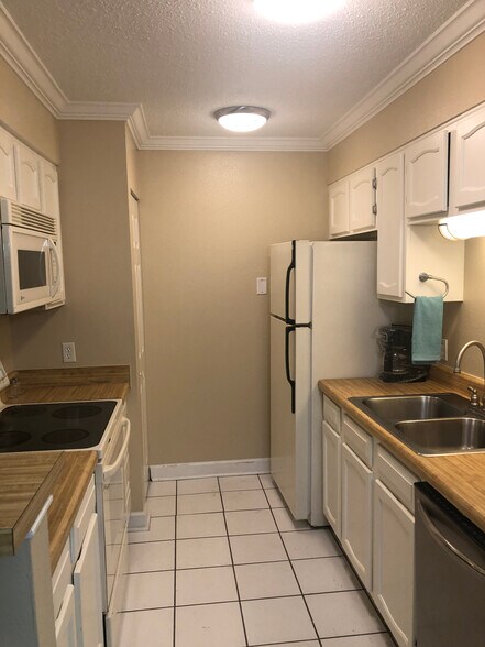 Kitchen - 734 G Village Drive