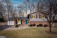 Building Photo - 2405 Cedar Ln