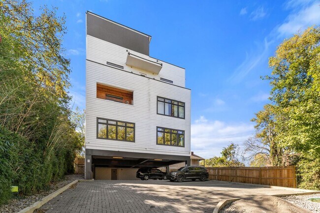 Building Photo - 1224 2nd Ave S