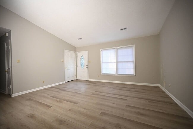 Building Photo - For Rent: Beautiful 3-Bedroom Home in Durh...
