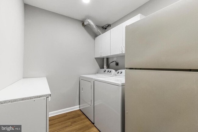 Building Photo - 4921 Sauquoit Ln