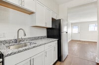 Building Photo - Lloyd Apartments