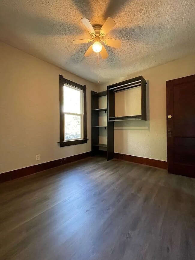 Building Photo - Spacious 5-Bedroom Rental Near Campus & Do...