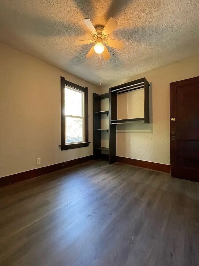 Building Photo - Spacious 6-Bedroom Rental Near Campus & Downtown