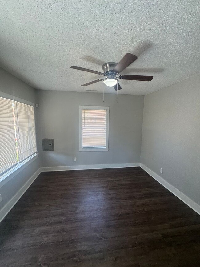 Building Photo - 1558 Tayner St