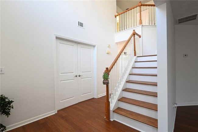 Building Photo - 3998 Oak Crossing Dr NE