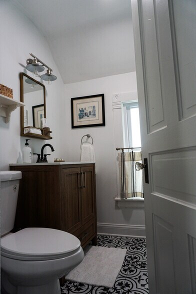 Building Photo - 712 45th St