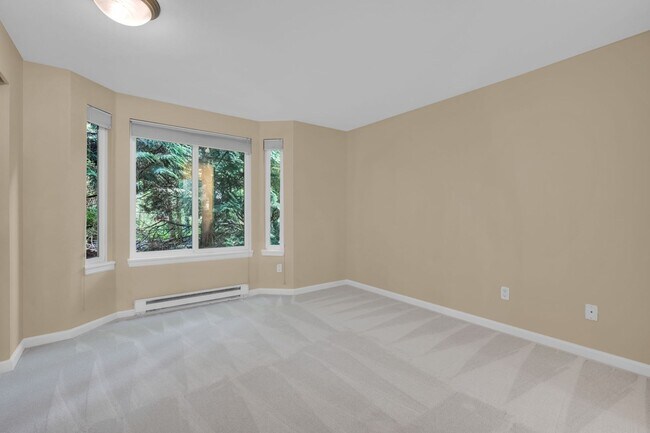 Building Photo - Water/Sewer/Garbage/One Parking Space Included