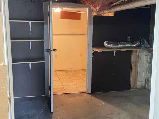 Building Photo - 1 Bedroom Home for Rent in Johnson City TN | Near JCMC