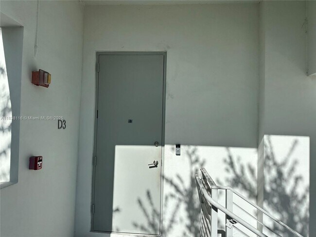 Building Photo - 3062 Bird Ave