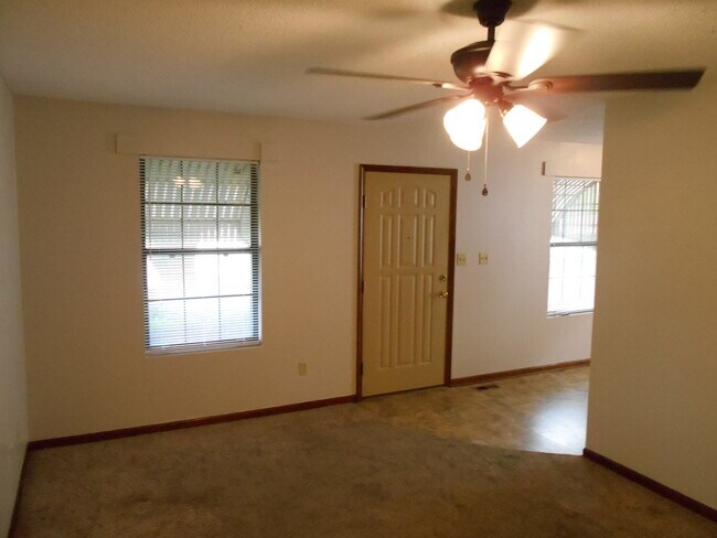 Building Photo - 1021 N Kiger Rd