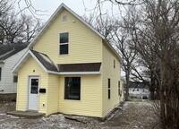 Building Photo - 725 W Cavour Ave