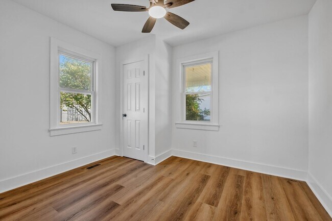 Building Photo - 223 Cumberland Dr