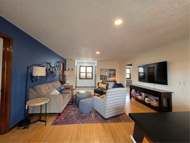 Building Photo - 11 Folkingham Ln