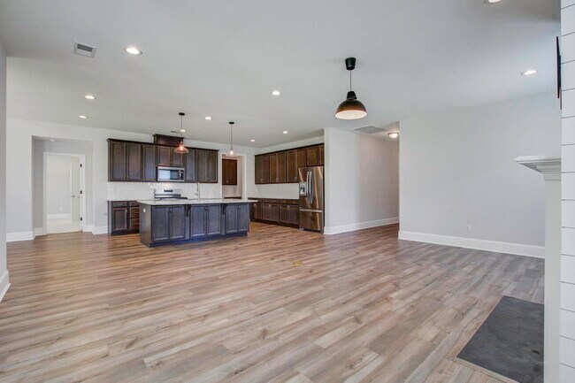 Building Photo - 216 Quimby Hill Dr