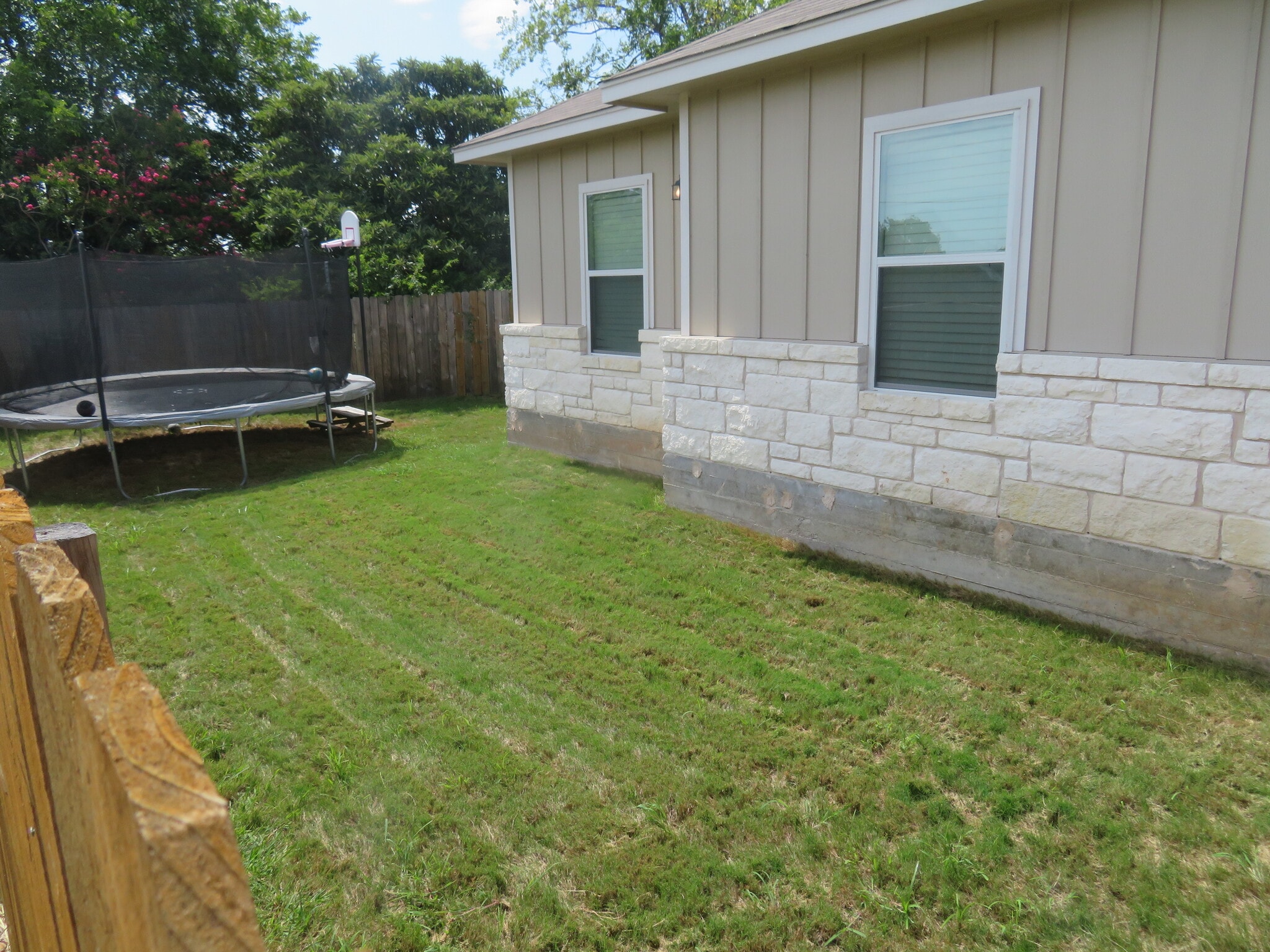 Building Photo - 338 TX-332 Loop