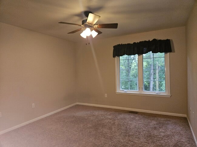 Building Photo - 688 Fox Hollow Ct