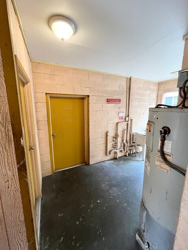 Building Photo - 2429 N School St