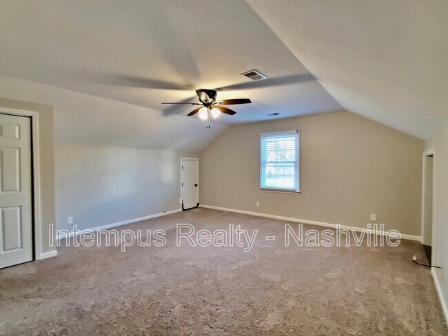 Building Photo - 547 Hopewood Ct