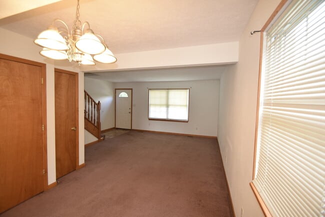 Building Photo - 673 Wood St