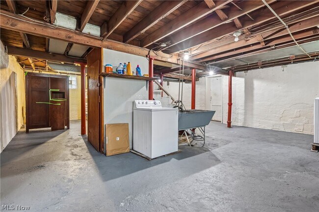 Building Photo - 636 Polk Ave