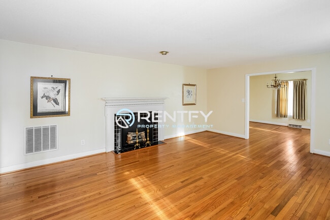 Building Photo - 606 Milford Hills Rd