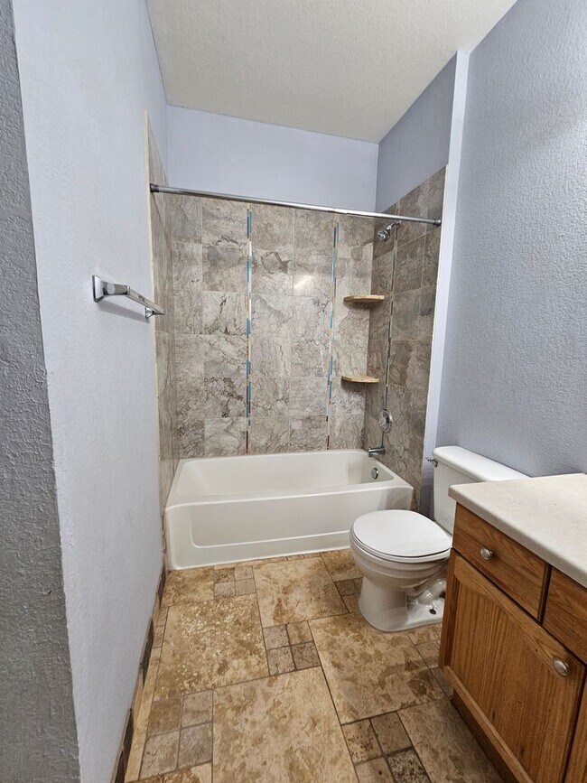 Building Photo - Spacious 2 Bedroom 2 Bath Condo - Close To Buckley AFB, DIA, DTC - Garage