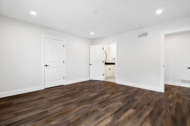 Building Photo - 413 Weston Park