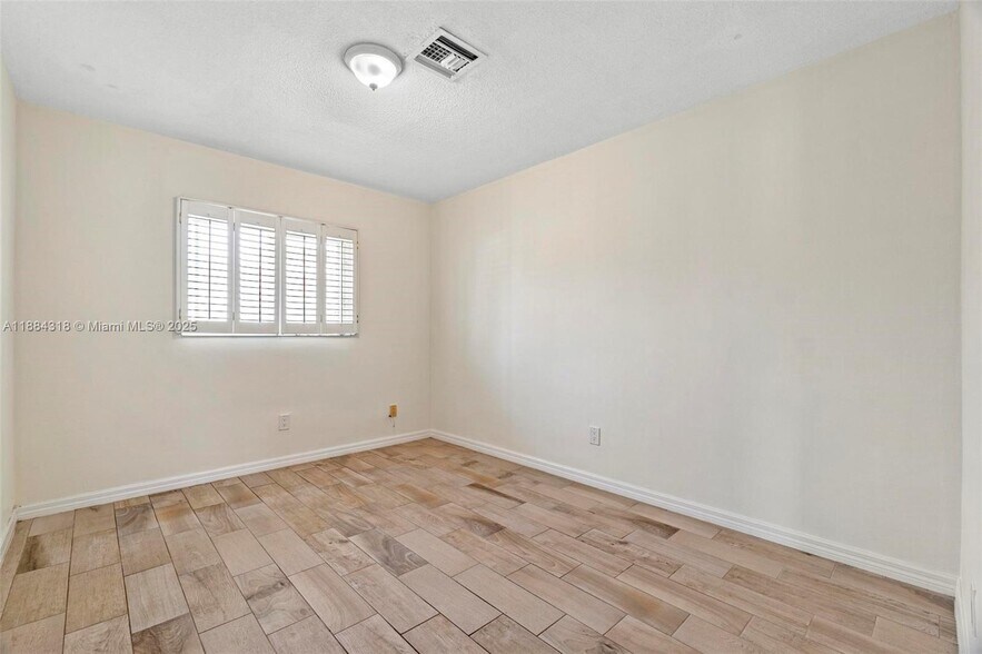 Building Photo - 838 NW 10th Ave