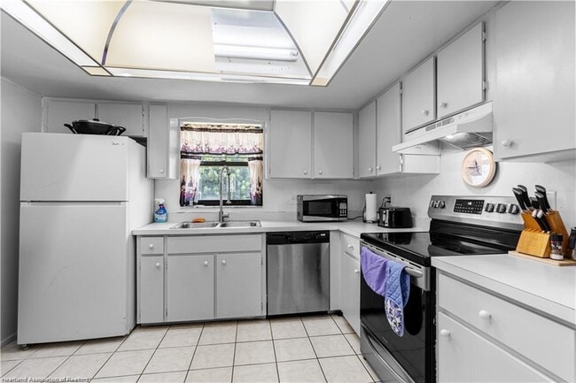 Building Photo - 4320 Thompson Ave