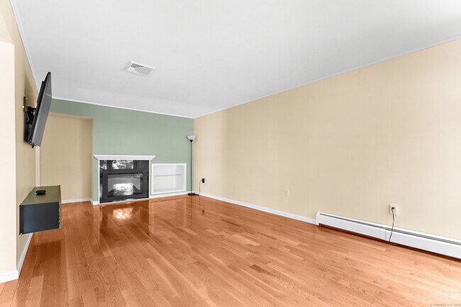Building Photo - 31 Stevens Pl