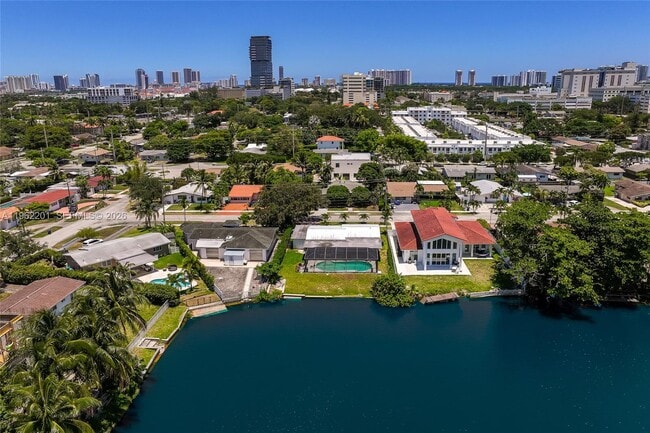 Building Photo - 21320 NE 25th Ct