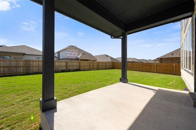 Building Photo - 102 Hedge Grn Holw