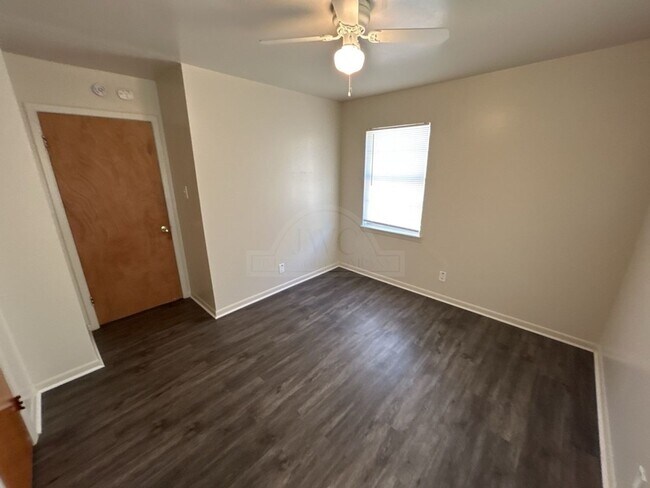 Building Photo - ***2-weeks free rent***1315 Zephyr Rd, Killeen