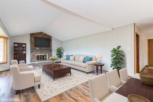 Building Photo - 14748 Sprucecreek Ln