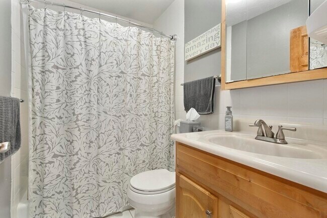 Building Photo - 59 Highland Glen Dr