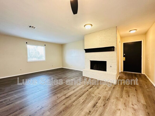 Building Photo - 522 Peppertree Ln