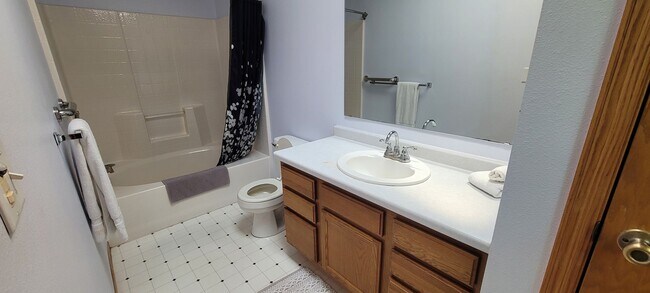 Building Photo - Fully Furnished 3 Bedroom House