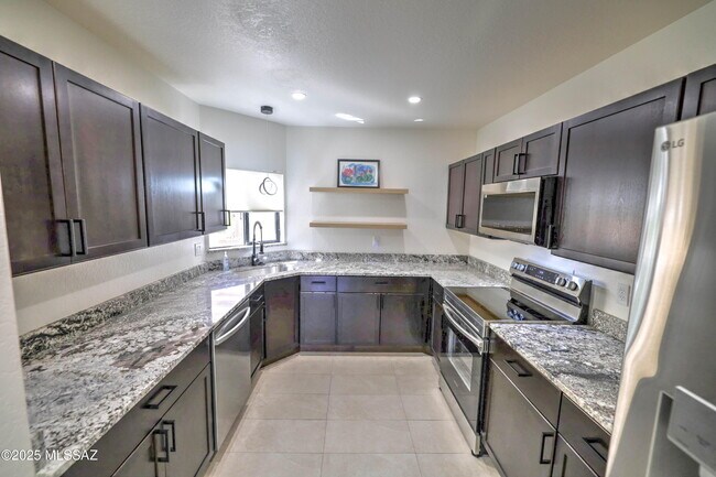Building Photo - 5144 N Avenida Primera